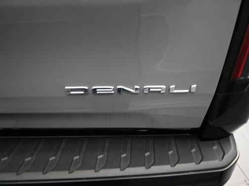 2025 GMC Sierra EV Denali
