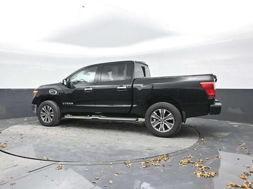 2017 Nissan Titan SL