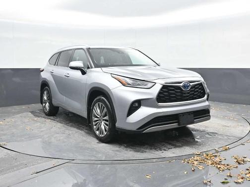 2022 Toyota Highlander Hybrid Platinum