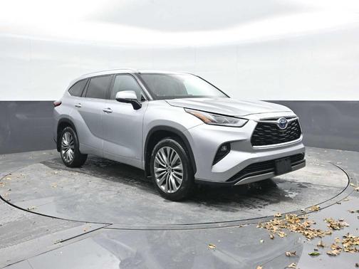 2022 Toyota Highlander Hybrid Platinum