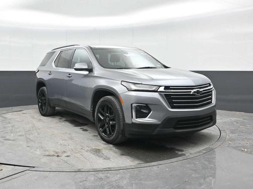 Sterling Gray Metallic 2023 Chevrolet Traverse LT Cloth