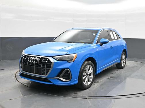 2022 Audi Q3 45 S line Premium