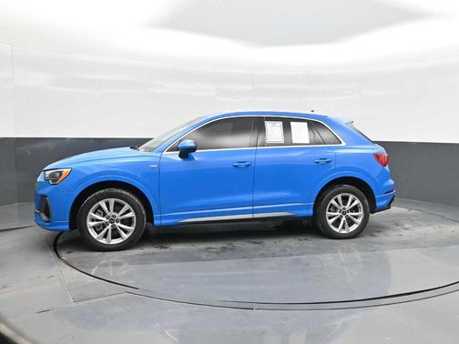 2022 Audi Q3 45 S line Premium