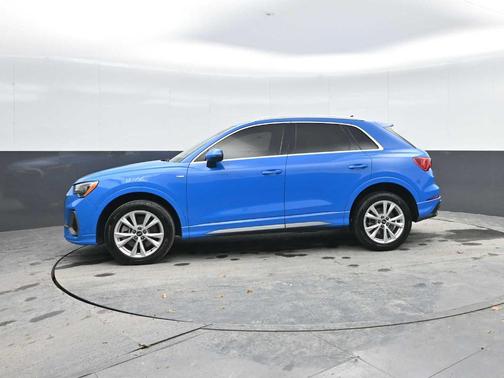 2022 Audi Q3 45 S line Premium