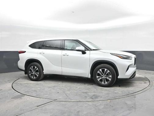 Wind Chill Pearl 2022 Toyota Highlander XLE
