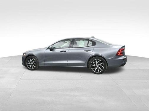 2020 Volvo S60 T5 Momentum