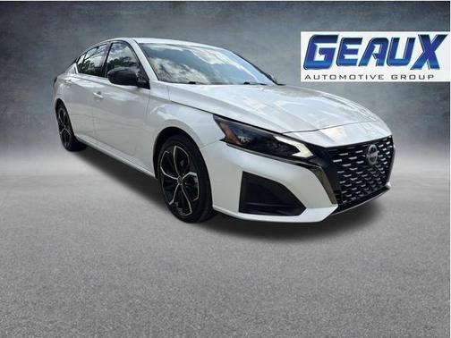 White 2025 Nissan Altima SR