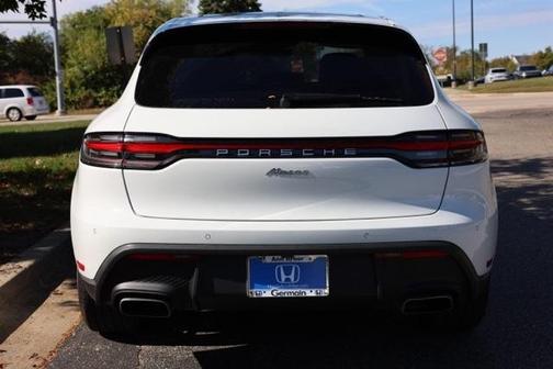 2022 Porsche Macan Base