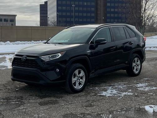2020 Toyota RAV4 Hybrid XLE