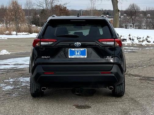 2020 Toyota RAV4 Hybrid XLE