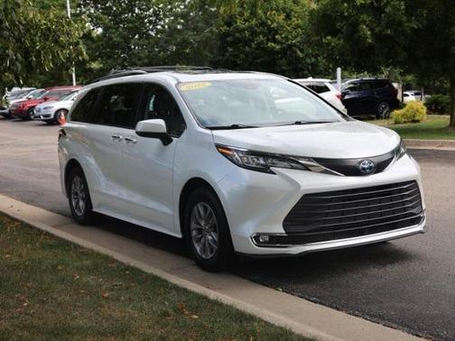 2022 Toyota Sienna XLE