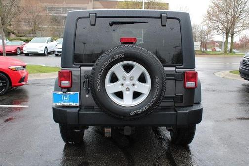 Photo 4 of 29 of 2014 Jeep Wrangler Unlimited Sport