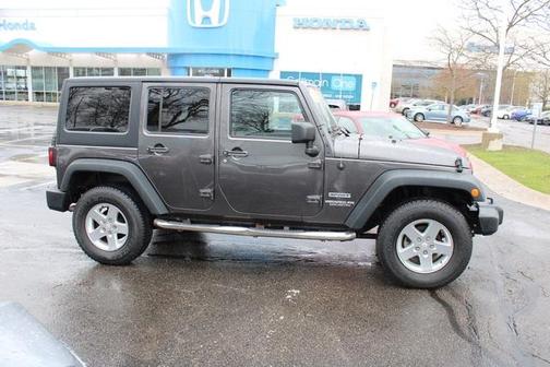 Photo 2 of 29 of 2014 Jeep Wrangler Unlimited Sport