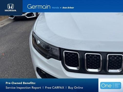 White 2023 Jeep Compass Latitude Lux