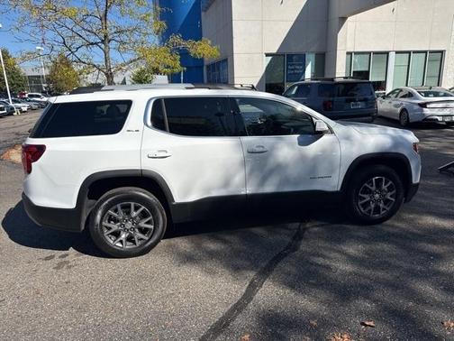 2022 GMC Acadia SLE