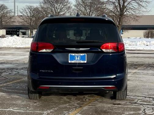 2018 Chrysler Pacifica Touring-L