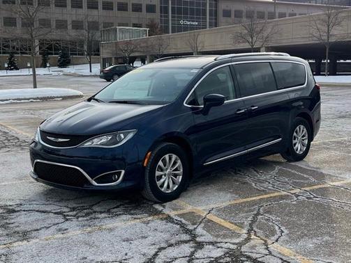 2018 Chrysler Pacifica Touring-L