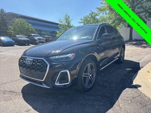 Mythos Black Metallic 2023 Audi Q5 e 55 S line quattro Premium