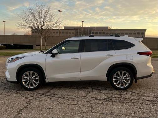 2022 Toyota Highlander Limited
