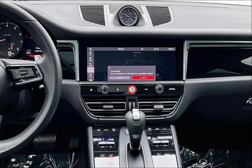 2022 Porsche Macan 