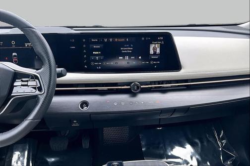 Everest White Pearl Tricoat/Black Diamond Pearl 2023 Nissan ARIYA ENGAGE