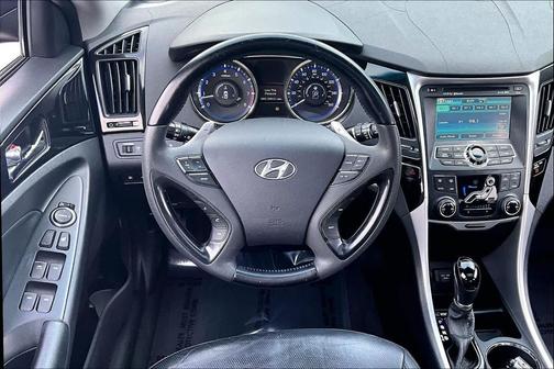 2011 Hyundai SONATA Limited 2.0T