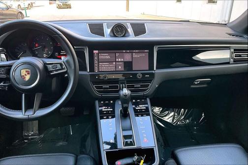 2022 Porsche Macan 