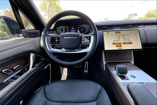 Ionian Silver SV Bespoke Ultra Metallic Satin 2025 Land Rover Range Rover P400 SE