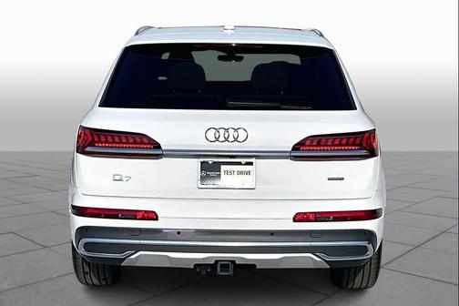 Glacier White Metallic 2022 Audi Q7 55 Premium Plus