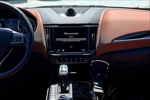 BLACK 2021 Maserati Levante Base