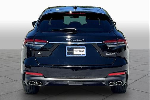 BLACK 2021 Maserati Levante Base