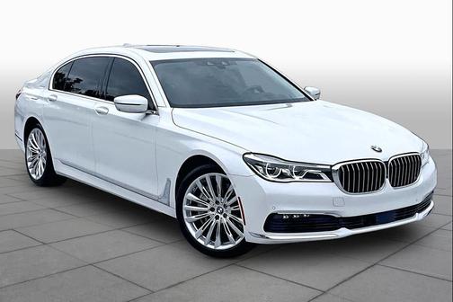 Mineral White Metallic 2017 BMW 750 i xDrive