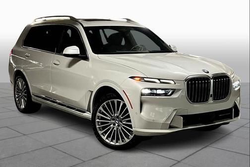 Mineral White Metallic 2024 BMW X7 xDrive40i
