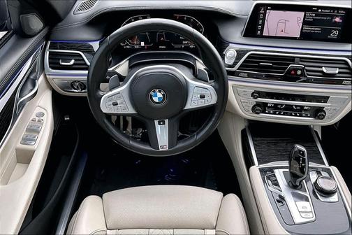 2022 BMW 740 i