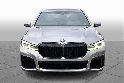 2022 BMW 740 i