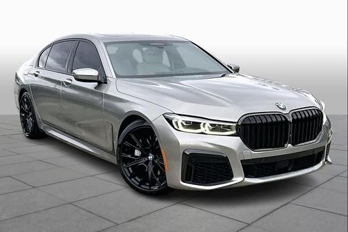 2022 BMW 740 i