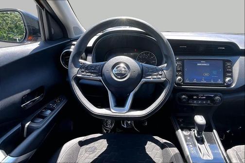 Monarch Orange/Super Black 2021 Nissan Kicks SV