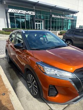 Monarch Orange/Super Black 2021 Nissan Kicks SV