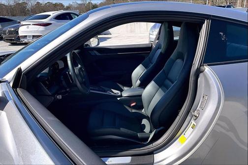 2020 Porsche 911 Carrera