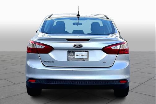 Ingot Silver Metallic 2012 Ford Focus SE
