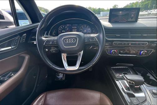 Glacier White Metallic 2018 Audi Q7 3.0T Prestige