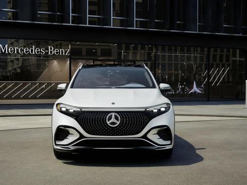 MANUFAKTUR Moonlight White Metallic 2026 Mercedes-Benz EQS 400 EQS 400