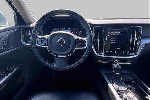 Crystal White Pearl Metallic 2020 Volvo S60 T6 Momentum