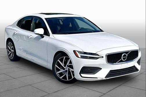 Crystal White Pearl Metallic 2020 Volvo S60 T6 Momentum