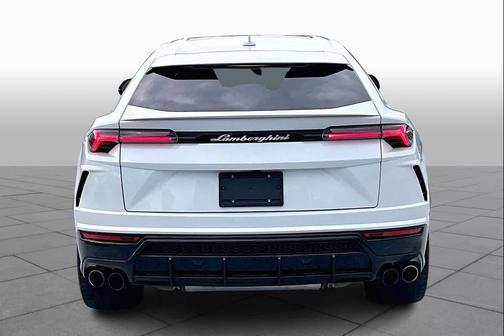 2022 Lamborghini Urus 