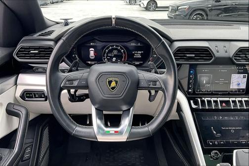 2022 Lamborghini Urus 