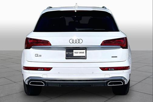 Glacier White Metallic 2024 Audi Q5 45 S line Premium