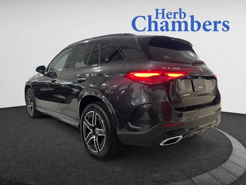 2025 Mercedes-Benz GLC 300 