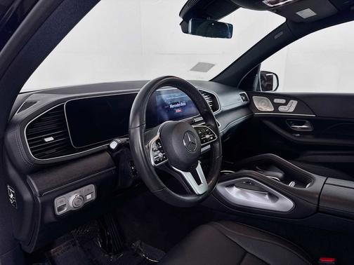 Black 2022 Mercedes-Benz GLS 450