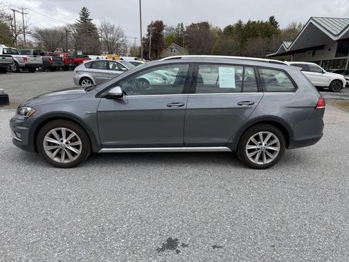 Platinum Gray Metallic 2018 Volkswagen Golf Alltrack TSI S